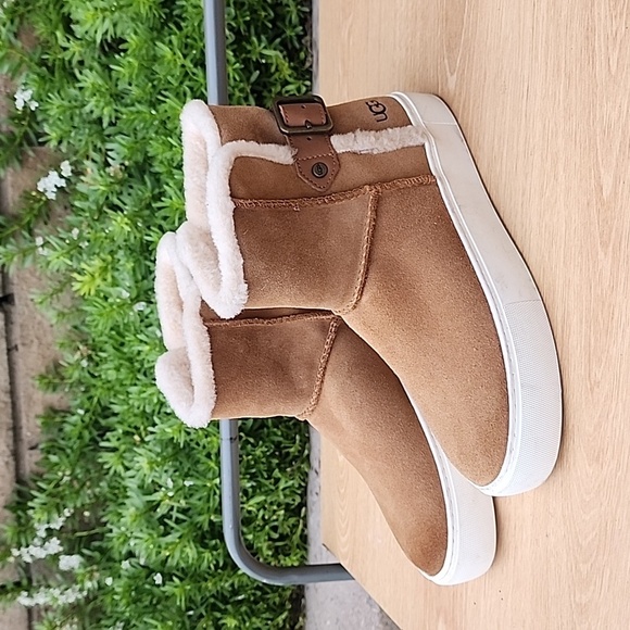 UGG Aika Brown Boots S/N110406 Size 7.5 - Picture 1 of 10